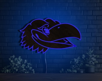 Letrero LED de madera de los Kansas Jayhawks para decoración de dormitorio, regalo para fanáticos de equipos deportivos, decoración de juegos para cuevas de hombres, luz de neón, tiza de roca