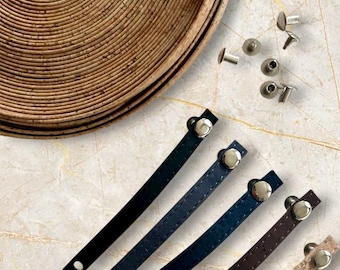 Korkriemen mit Buchbinderschraube - 1 Stück, 12cm - nachhaltiger Aufhänger für Topflappen & Handarbeit, vegan und elegant