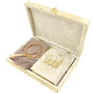 Women&#39;s Bundle Set.Customized Velvet Quran Boxed, Islamic Gift Set, Rosary, Scarf and Quran, Umrah Gift, Muslim Wedding Gifts, Birthday Set.