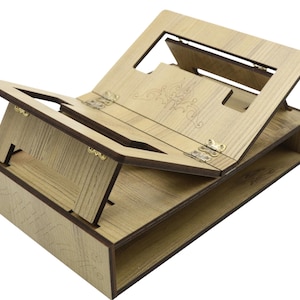 Koranleestafel op tafel, koranhouder, boekenstandaard, houten koranstandaard, koranleestafel, koranhouder boekenstandaard, houten koranstandaard.