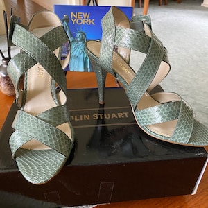 COLIN STUART High Heel Sandalen, Criss Cross Design, Leder, Salbei grün Größe 8,5 neu in Box