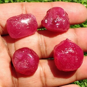 Groot formaat ruwe robijn -- Ruwe kostbare robijn ----20 x 18 MM ---- 210 karaat --- 4 foto's --- AAA-kwaliteit --- Sieradenmarkering...