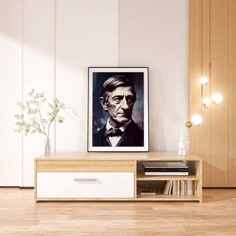 Puede incluir: Un mueble de TV de madera clara con un caj&oacute;n blanco y estantes abiertos. Un retrato enmarcado de un hombre con un traje oscuro y corbata de lazo cuelga sobre el mueble. Un peque&ntilde;o objeto decorativo se encuentra en el estante superior.