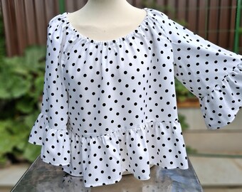 Ladies dotty, slip-on, summer, flouncy top. UK 12-14