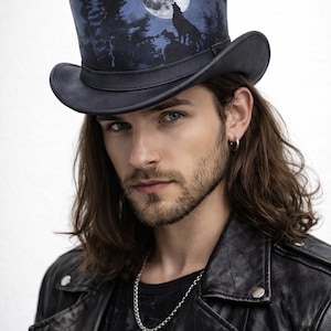 Pode incluir: Um conjunto de três canecas de cerâmica com acabamento fosco e salpicado. As canecas são em tons de creme, cinza claro e cinza escuro. Cada caneca tem um design simples e minimalista e uma alça arredondada.