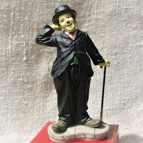 Sir Charlie Chaplin. The Tramp. The Legend. Rare vintage Shudehill hand painted figurine.