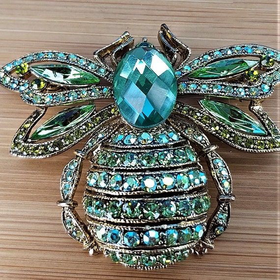 Avant Garde Emerald Beetle Brooch. Butler & Wilso… - image 1
