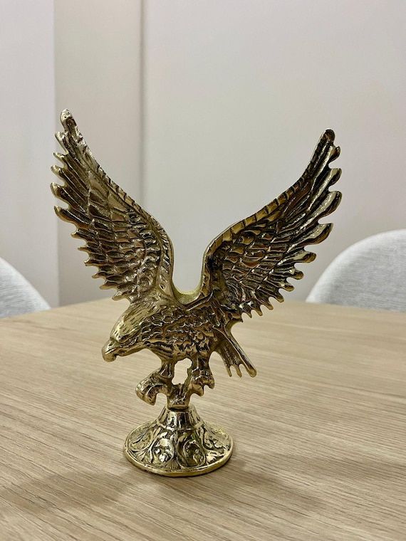 ヴィンテージ真鍮製鷲の像：手作りの鳥の置物彫刻 - Etsy 日本