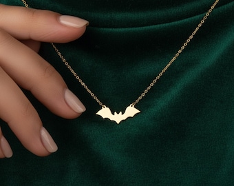 Collar con colgante de murciélago dorado pequeño, joyería de murciélago de Halloween, collar gótico de murciélago vampiro, collar de murciélago espeluznante, regalo de joyería de otoño de bruja para ella