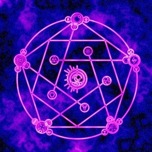 Puede incluir: Un diseño geométrico rosa y morado con un estallido de estrella en el centro. El diseño está sobre un fondo azul oscuro con un efecto nublado y estrellado.