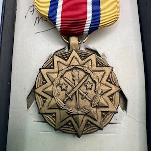 Original Vietnam War US Army Reserve Medal fir Achievement.  Super Cool