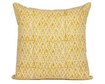 Funda de almohada con estampado floral, decoración boho color amarillo mostaza