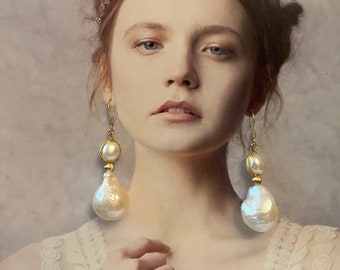 Brincos pendentes artesanais com pérolas barrocas: Prata de lei banhada a ouro 14K