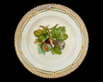 1920's Royal Copenhagen hand-painted Flora Danica Fig dinner plate with gold plated rim