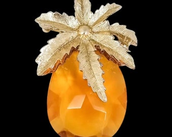 Vintage 1970's amber glass Sarah Coventry novelty pineapple brooch pendant