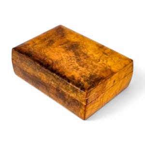 Caja de cigarrillos de nogal Art Déco, caja de cartón de sobremesa o vide poche, pátina cálida y laterales abovedados, decoración inglesa antigua c. 1920