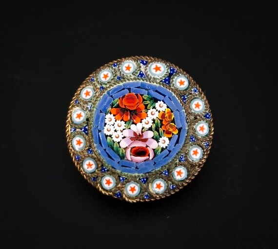20 世紀初頭のイタリア製マイクロモザイクの丸型花柄ブローチ - Etsy 日本