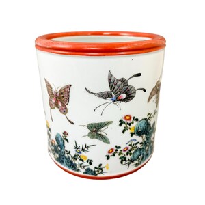 Chinese Republic porcelain brush pot in Yongzheng style with a butterfly and floral design
