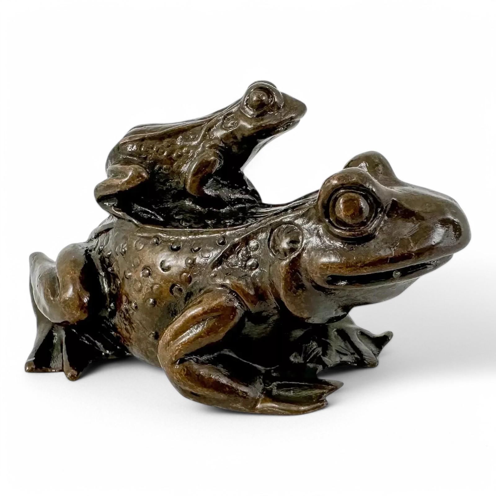 カエルの背に子が１匹彫刻 カエルの背に子が1匹彫刻 カエルの背に子が1