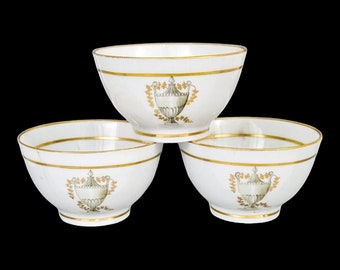 Georgian Thomas Wolfe (Factory Z) Porzellan-Set mit 3 Fledermaus-gedruckten Teeschalen, c. Um 1800