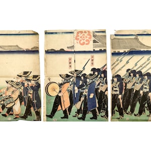 Trittico xilografico a colori del periodo Edo su carta "Parata delle truppe dell'Imperatore" di Utagawa Yoshifuji