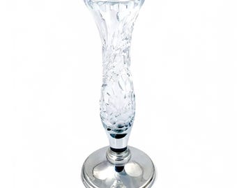 Vase en cristal avec base en argent sterling par W I Broadway & Co, motif floral taillé et losanges, Birmingham, XXe siècle, décor élégant