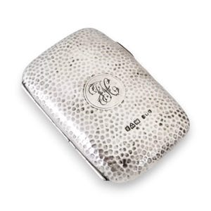 Estuche para cigarrillos o tarjetas para señoras, de plata esterlina eduardiana, martillado a mano, Chester, E. J. Trevitt & Sons, 1906, interior bañado en oro, 50,79 g