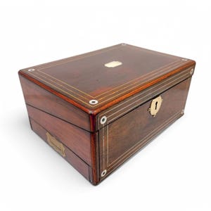Escritorio victoriano de palisandro con cajón secreto, incrustaciones de latón y nácar, Inglaterra c. 1860, antiguo escritorio con forro de cuero.