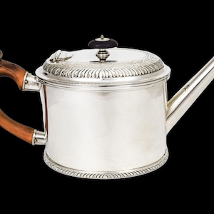 Antique George III Newcastle sterling silver teapot, David Crawford 1780