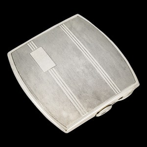 Antico portacipria quadrato compatto Art Déco in argento sterling tornito a motore con specchio e cartiglio vuoto