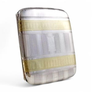 Art-deco sterlingzilveren en 14 kt gouden damessigaretten- of kaartdoosje van Napier, VS c. Jaren 1930–40, motor gedraaid met doorboord binnenschot