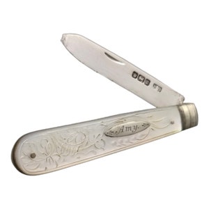 Edwardian Sterling Silber gravierte Perlmutt Klapptaschenstift Obstmesser, William Needham, 1907, beschriftet “Amy”