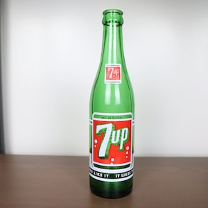 Vintage 1970s Green 7up Bottle 10 Fl Oz Very Clean and No Damage image 1