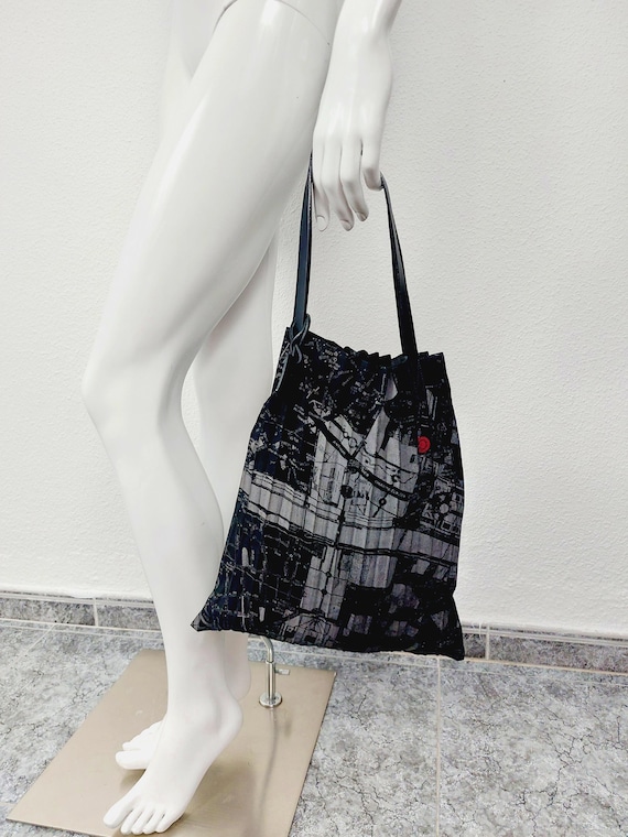 バッグ 90s ISSEY MIYAKE FOLDING HAND BAG PORCH Vintage Issey Miyake Bao Bao Purse Purple Small Prism Tote