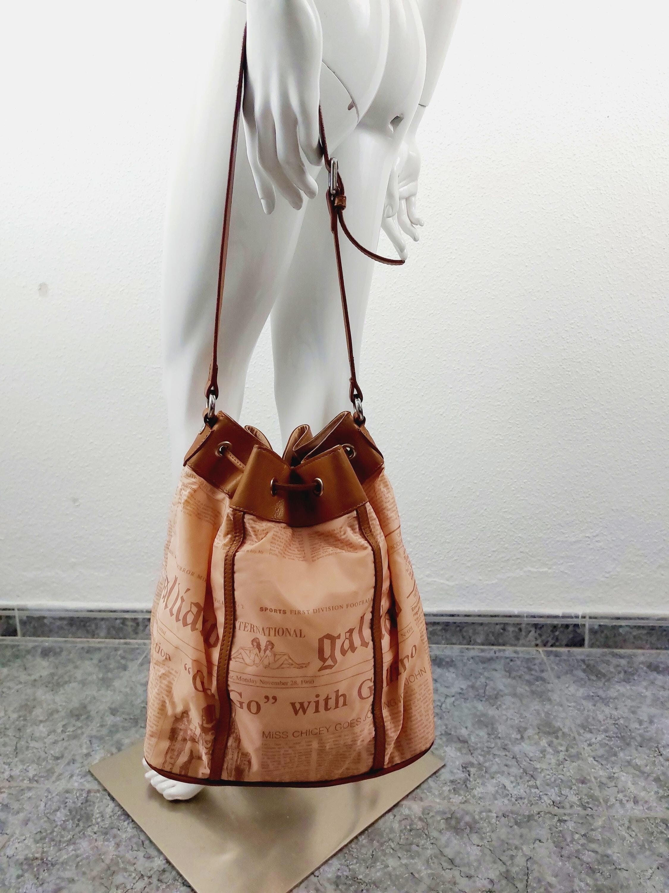 バッグ John Galliao Archive Newspaper Bag John Galliao Archive Newspaper Bag