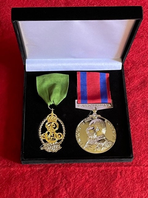 タ*シ様 (希少品) 記念品 記章 軍章 勲章 アンティーク 勲八等白色桐葉章・勲章・日本軍・ミリタリー・No.200926-062