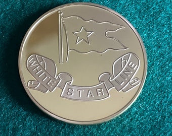 Moeda comemorativa do RMS Titanic revestida em ouro 24 quilates | Logotipo da White Star Line e flâmula Burgee | Presente náutico colecionável | Homenagem à viagem inaugural