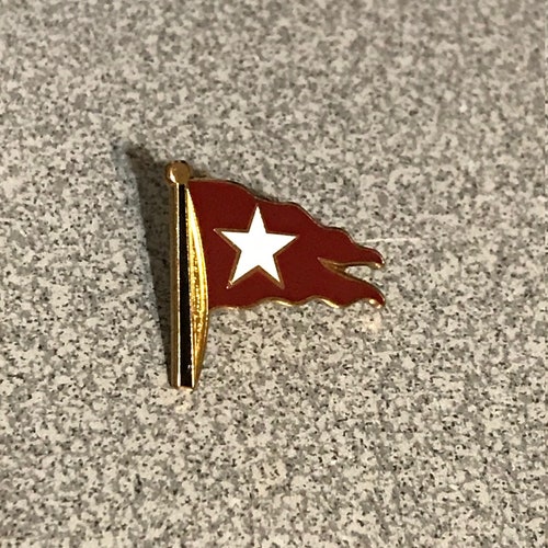 Titanic Collector’s Ship-Shaped Pin Badge – Nautical Ocean Liner Memorabilia | Unique Collectible Item