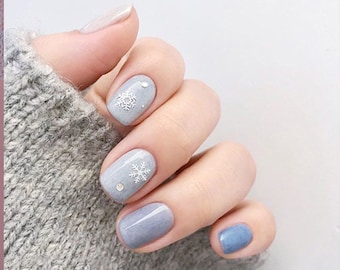 Silver Hologram Snowflake Nail Art Stickers: 3D Winter Decals