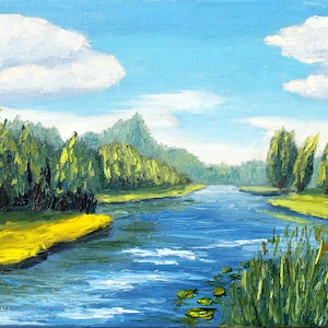 Puede incluir: Una pintura que representa una escena de río con un cielo azul, nubes blancas, árboles verdes y flores amarillas. El río es azul y tiene nenúfares flotando en la superficie.