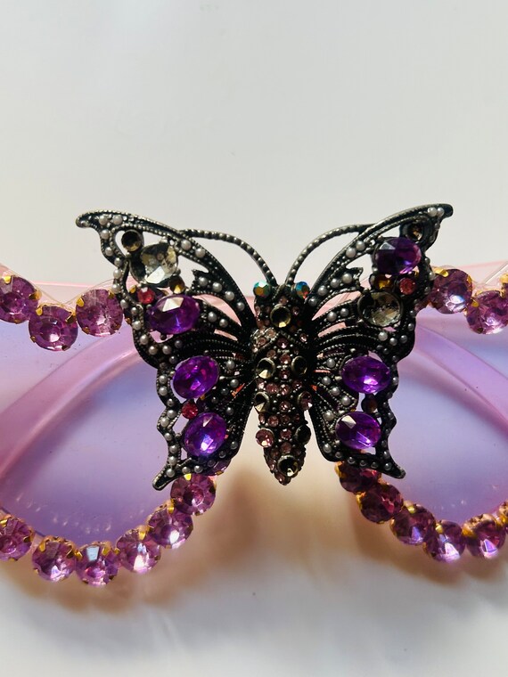 Embellished Purple Heart Sunglasses With Vintage Butterfly  display picture 3
