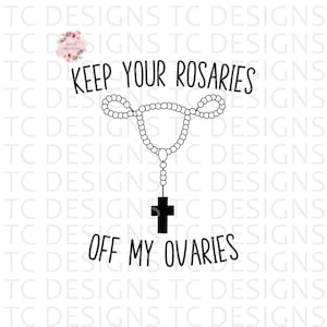 Puede incluir: Diseño gráfico en blanco y negro con un rosario y el texto "KEEP YOUR ROSARIES OFF MY OVARIES". El diseño está sobre un fondo blanco con un patrón repetido del texto "TC DESIGNS".