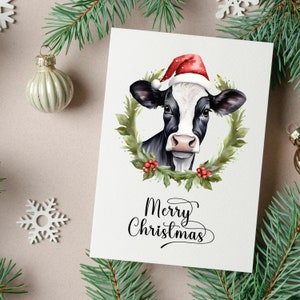Tarjeta de vaca de Navidad, tarjeta de vacaciones de vaca lechera, corona de Poinsettia, sombrero de Papá Noel de Navidad rojo, ilustración de vaca, tarjeta de Navidad de granja, conjunto de tarjetas