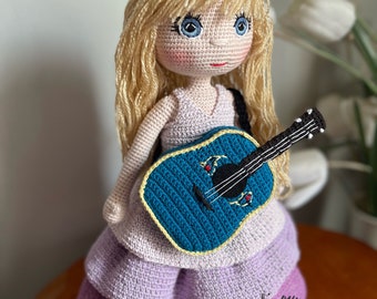 テイラー・スウィフト、あみぐるみ、34 cm。青いドレス。特別な