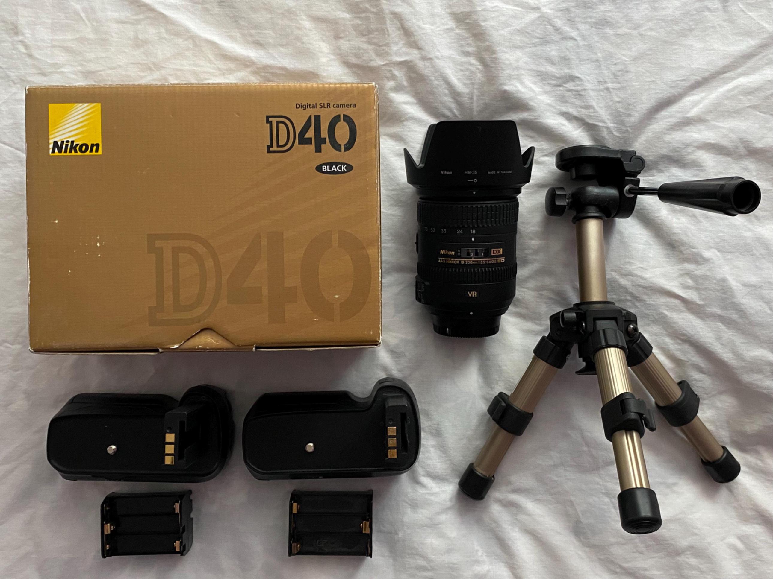 Nikon D40 + AF-S NIKKOR 18-70mm NIKON D40 Digital Camera Kit W 