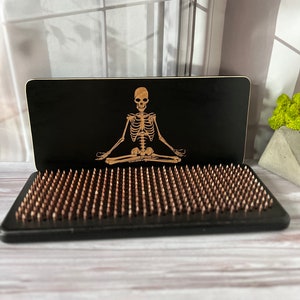 Sadhu Board for Yoga Practice, Acupuncture Massage, Wooden Nail Board for Acupressure and Meditation for Deep Tissue Massage, Nagelbrett