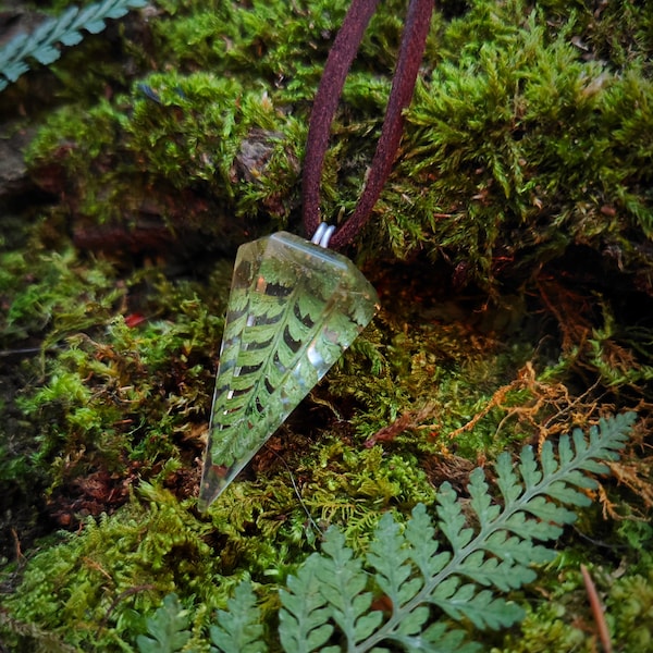 Pendentif pendule en cristal, résine, fougère, morceau naturel de forêt