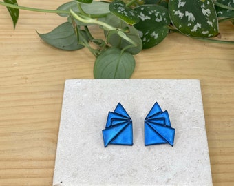 pendientes azul vibrante geométricos, atrevidos y modernos de arcilla polimérica , pendientes azules estampado acabado metalizado