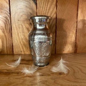 Silver Feathers Angel Wings Small Urn for Human/Pet Ashes, Cremation Keepsake 9cms