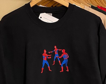 Mem Pająka Haftowany Okrągły Dekolt